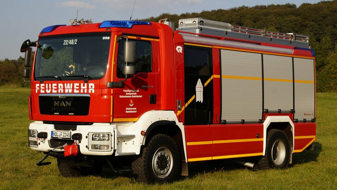 Personen stecken im Fahrstuhl fest. Einsatz der Feuerwehr in Stadtoldendorf