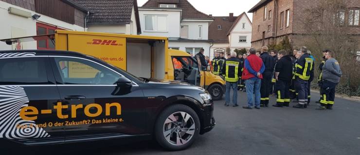 Elektrofahrzeuge im Straßenverkehr. Ein Problem für die Feuerwehr?