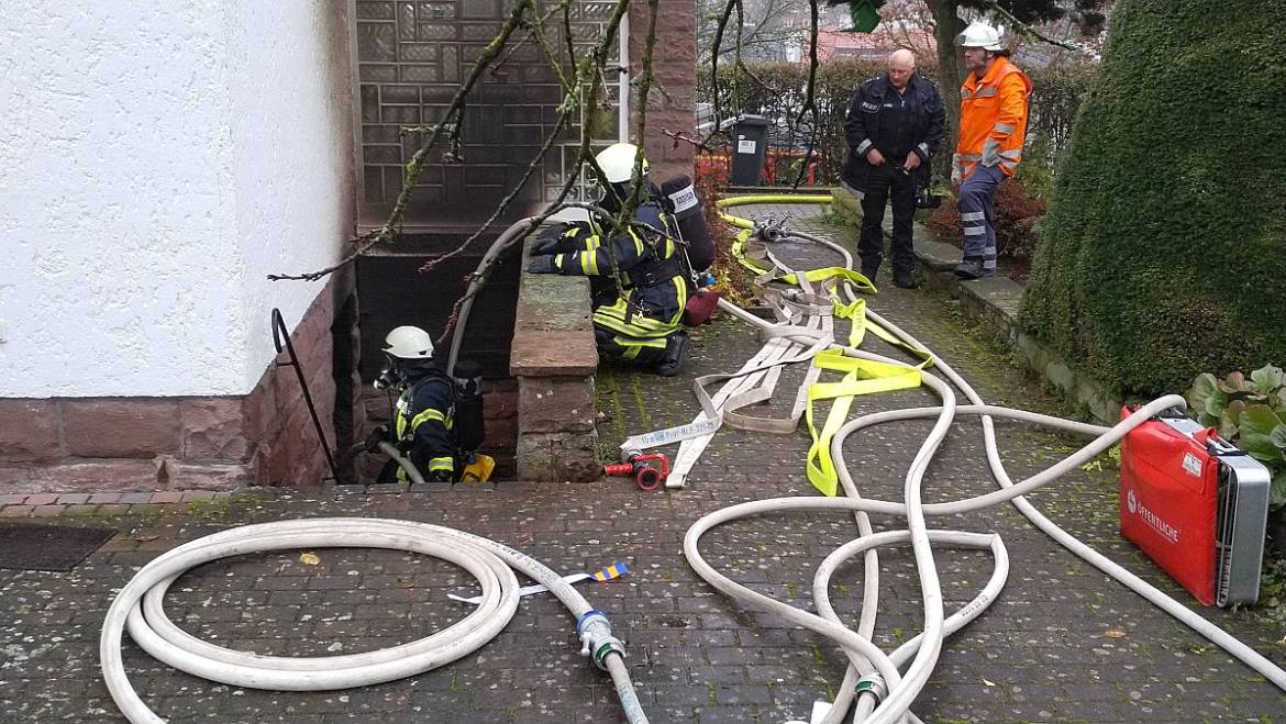 Kellerbrand in Einfamilienhaus sorgt für den Einsatz der Feuerwehren Lenne und Stadtoldendorf