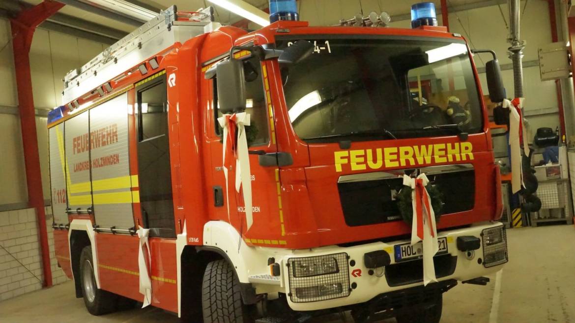 Neues Einsatzfahrzeug: LF20 KatS des Landkreises Holzminden übergeben