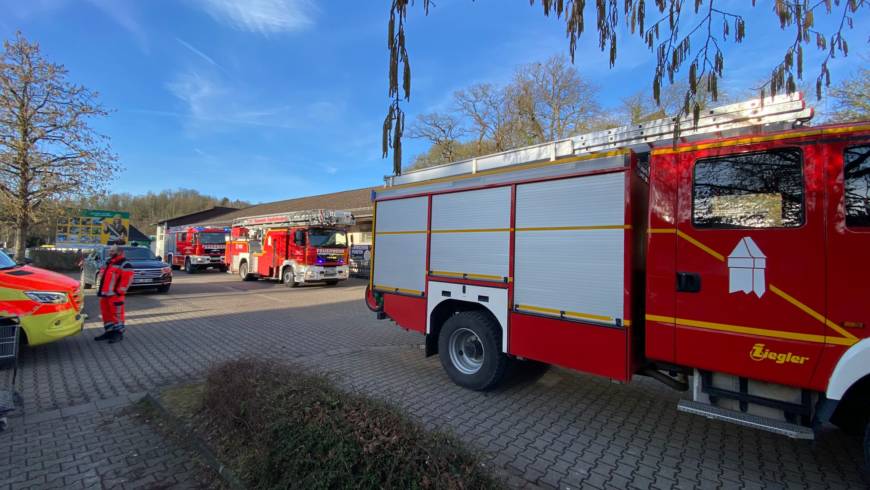 Blauer schwarzer Rauch sorgt für die Alarmierung der Feuerwehr in Stadtoldendorf