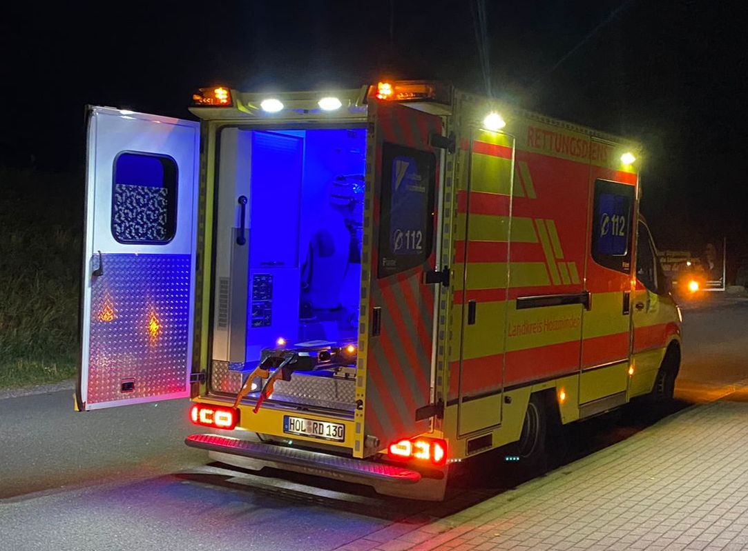 Unterstützung des Rettungsdienstes in Stadtoldendorf in der Nacht. Rettungstuch kam zum Einsatz