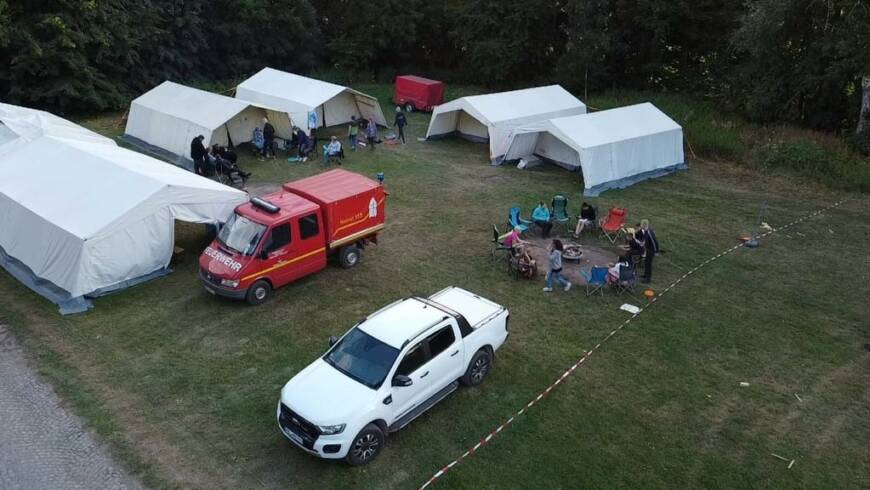 Endlich wieder Zeltlager. Jugendfeuerwehr campiert auf dem Mammutpark-Gelände