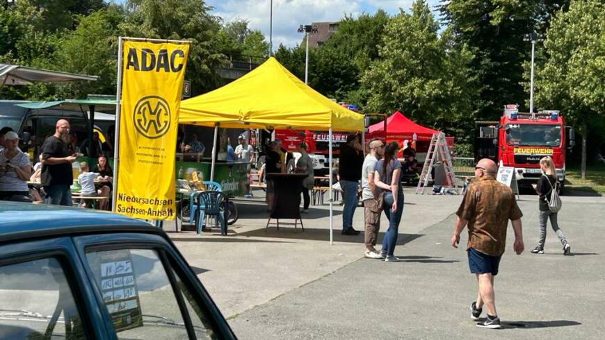 Weserbergland Classic in Stadtoldendorf. Feuerwehr präsentiert sich auf dem Oldtimertreffen.