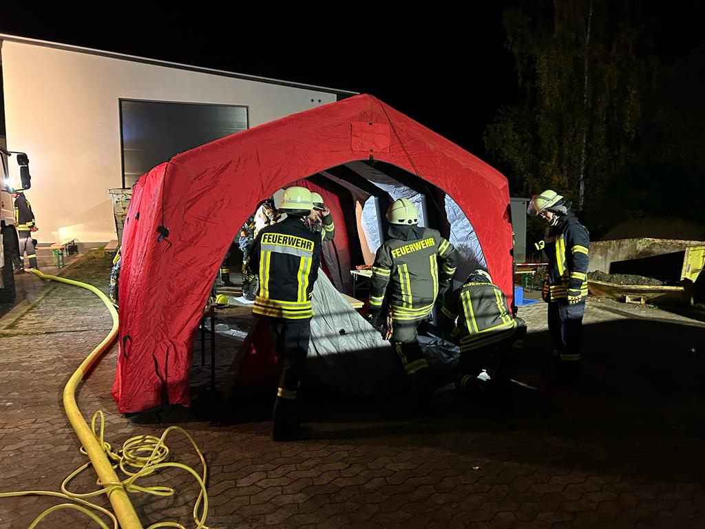 Feuer in Lagerhallenkomplex in Lüerdissen. Alarmübungen der Feuerwehren