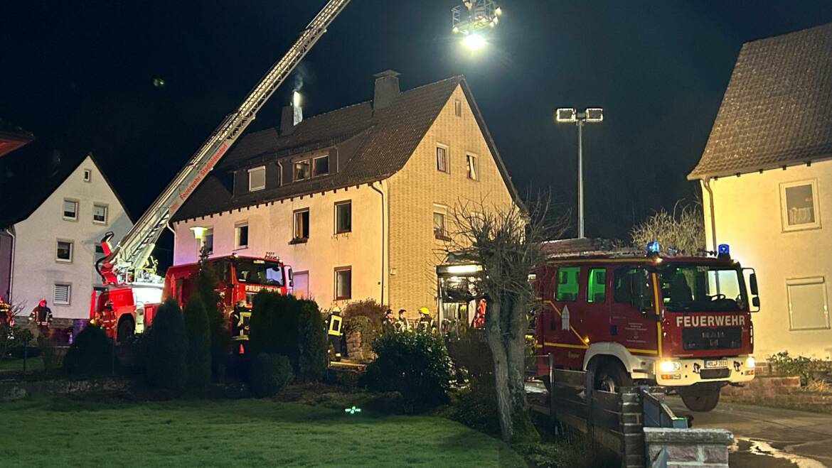 Feuer Wohnung, Menschenleben in Gefahr (F2Y). Großeinsatz am Sonntag Abend in Stadtoldendorf