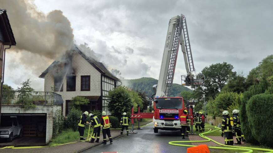 Großbrand in Negenborn: Wohnhaus steht in Vollbrand, Unterstützung mit TLK
