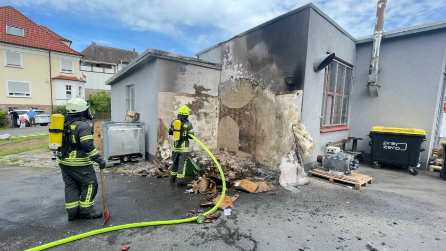 Mülltonnenbrand ruft Einsatzkräfte in Stadtoldendorf auf den Plan