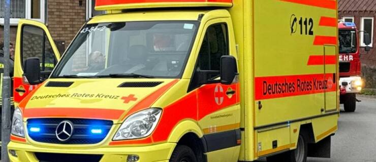 Trageunterstützung für den Rettungsdienst in Heinade. Spezialfahrzeug kommt zum Einsatz.