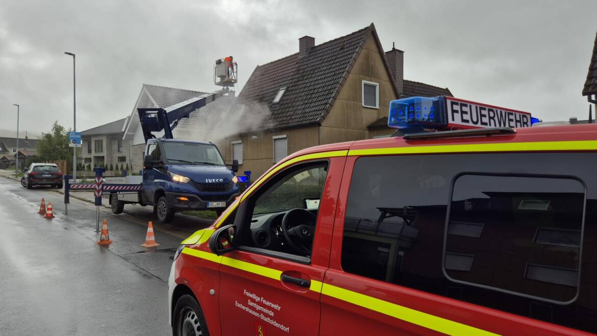 Gemeldeter Dachstuhlbrand entpuppt sich als Dachreinigung