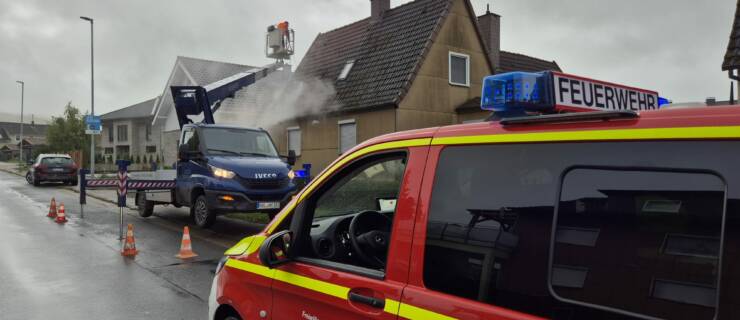 Gemeldeter Dachstuhlbrand entpuppt sich als Dachreinigung