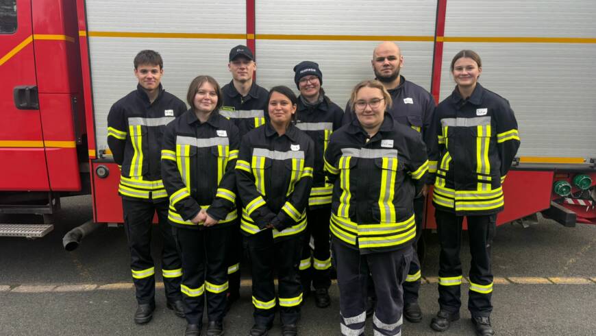 Feuerwehrnachwuchs erfolgreich. Fünf frisch ausgebildete Aktive Feuerwehrangehörige