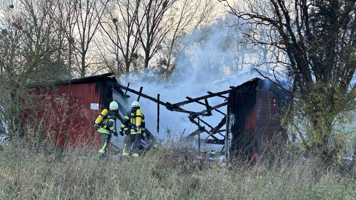 Brand eines ehemaligen Sportheimes in Scharfoldendorf.