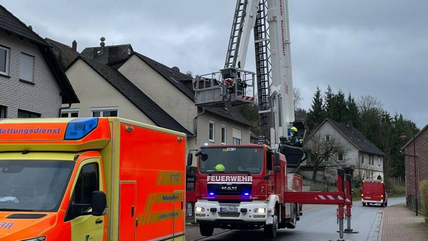 Trageunterstützung mit Hubrettungsfahrzeug in Schorborn