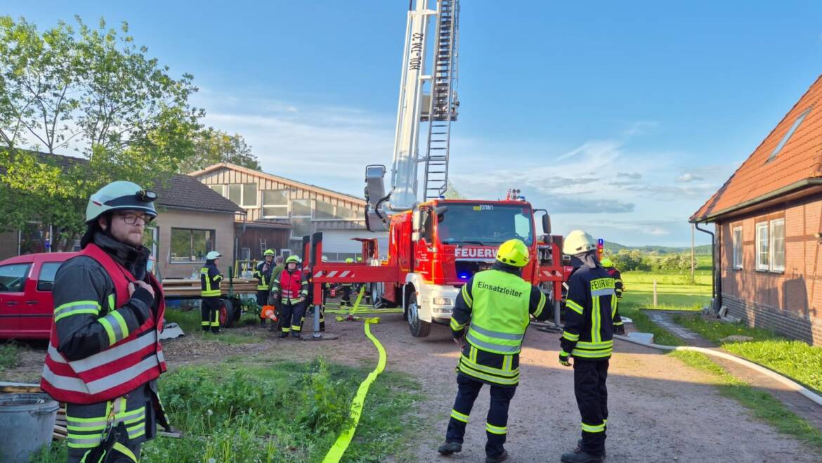 5 Verletzte nach Verpuffung in Tischlerei: Alarmübung der Feuerwehren in Braak