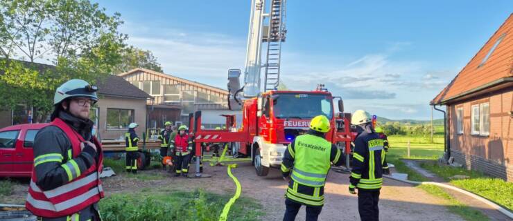 5 Verletzte nach Verpuffung in Tischlerei: Alarmübung der Feuerwehren in Braak