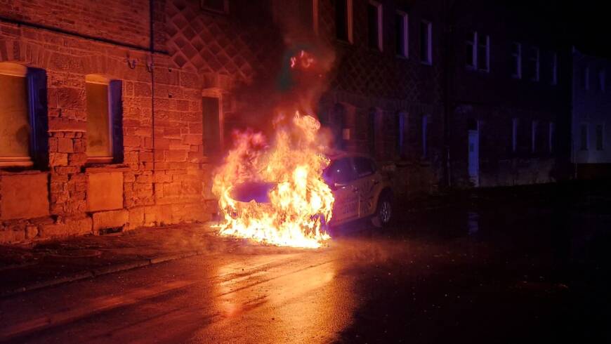 Nächtlicher Brand eines Fahrzeuges in der Stadtoldendorfer Hoopstraße