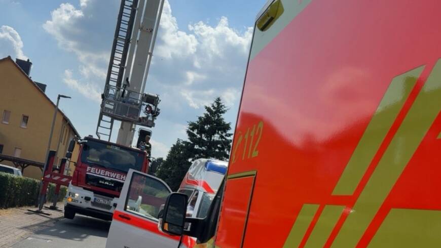 Erkundung und Tragehilfe für den Rettungsdienst mit Hubrettungsfahrzeug