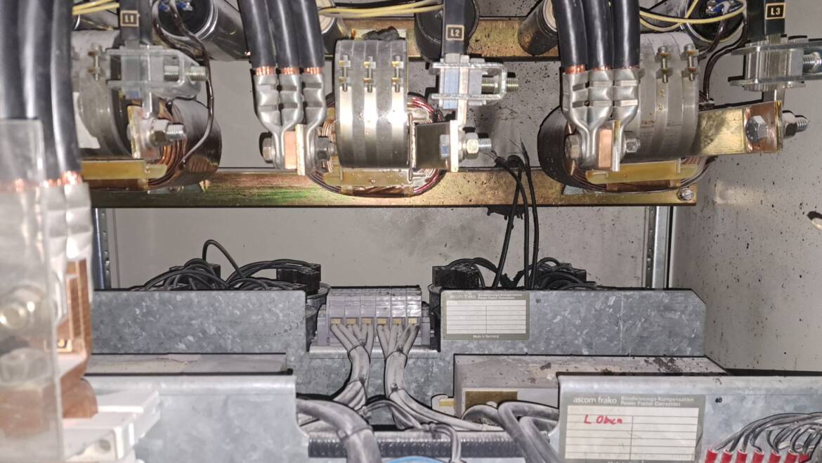 Zweiter Feuerwehreinsatz an diesem Tag: Brennt Elektroverteilung in Stadtoldendorfer Industriebetrieb