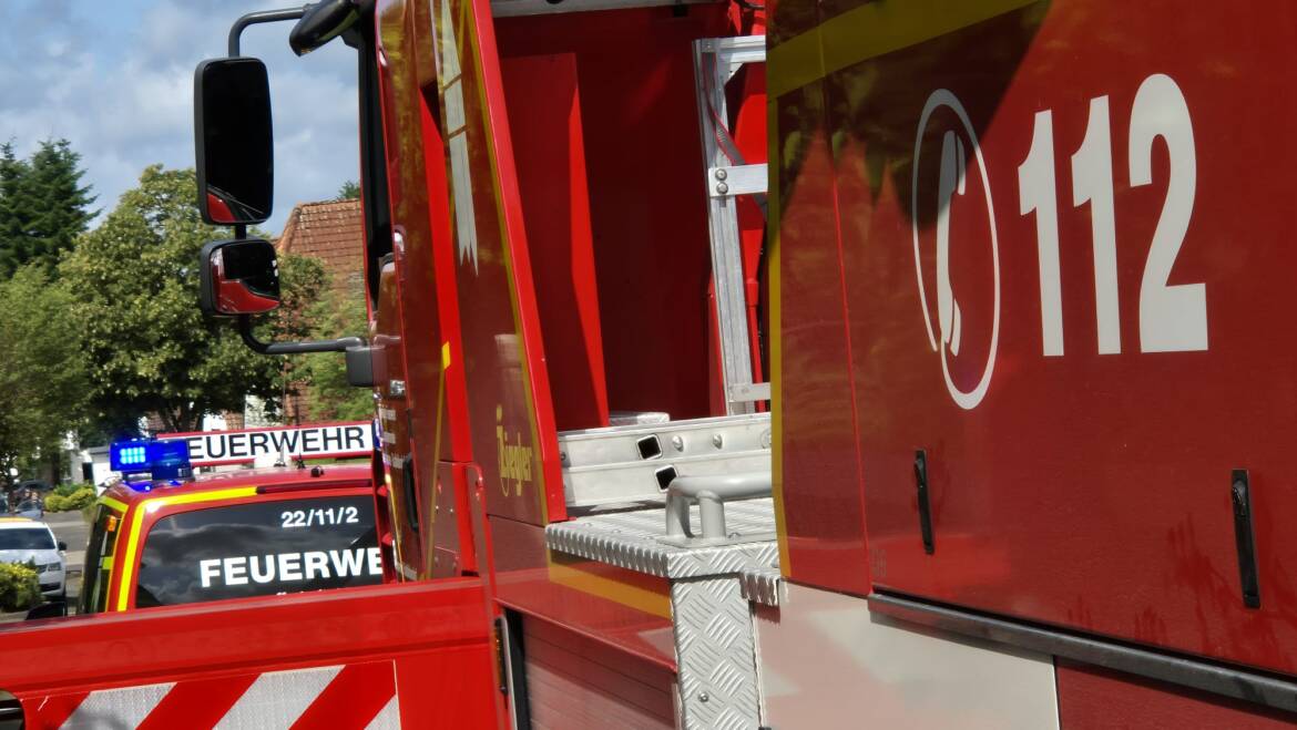 Schonende Rettung über Hubrettungsfahrzeug. Unterstützung Rettungsdienst in Stadtoldendorf