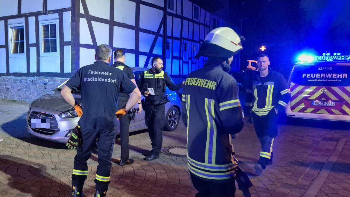 Fahrerin eines E-Scooters wird von Pkw erfasst: Einsatz als „First Responder“ für die Feuerwehr