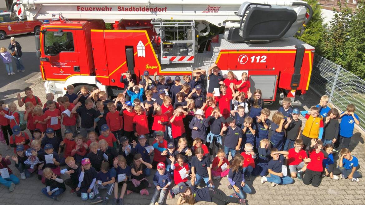 Stadtoldendorfer Kinderfeuerwehr feiert 15-jähriges Jubiläum der Feuerwehrstrolche