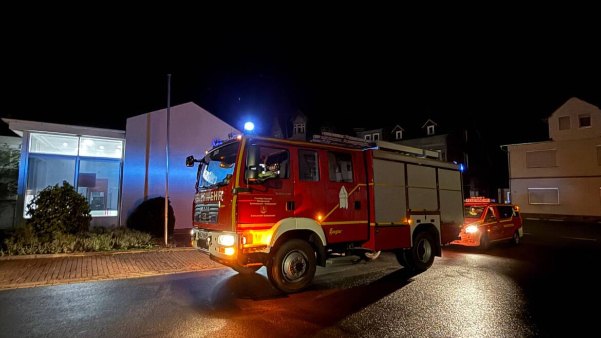 Brandmeldeanlage einer Bank löst aus. Nächtlicher Einsatz der Feuerwehr