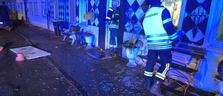 Feuerwehreinsatz nach gezündetem Böller am Wohnhaus