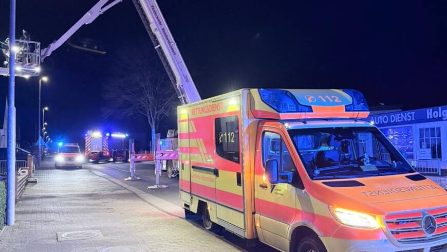 Nächtliche Unterstützung des Rettungsdienst beim Transport einer Person