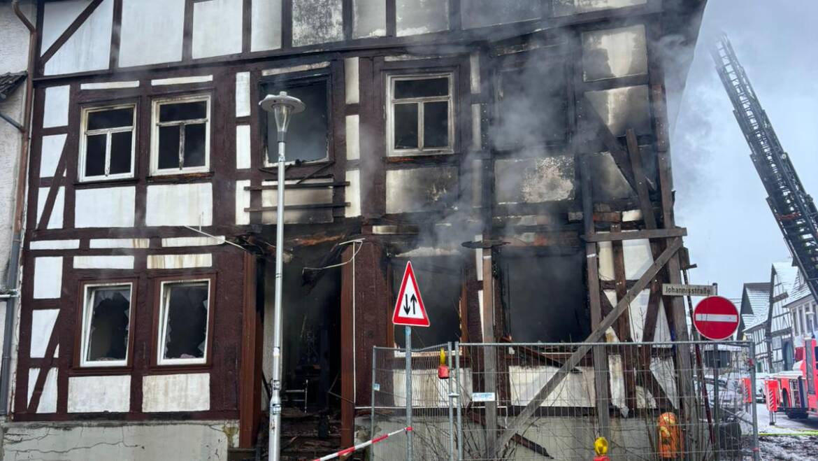 Großbrand in Holzmindener Innenstadt.  Löschzug Stadtoldendorf zur Unterstützung im Einsatz
