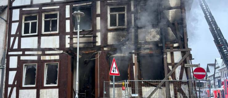 Großbrand in Holzmindener Innenstadt.  Löschzug Stadtoldendorf zur Unterstützung im Einsatz