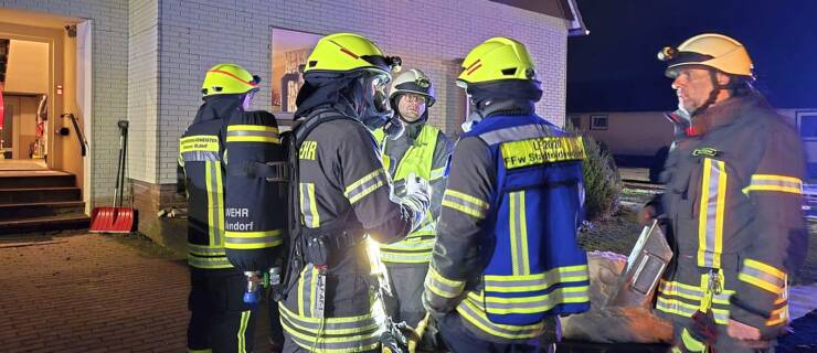 Mehrere Gasmelder in Mehrfamilienhaus schlagen Alarm