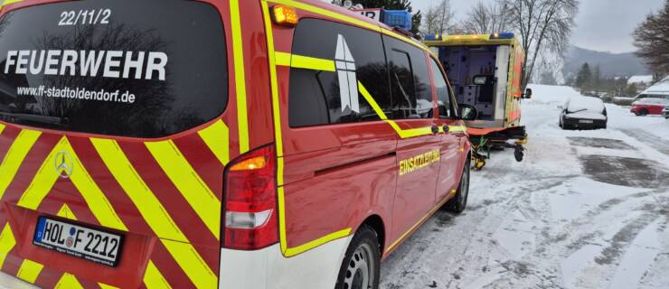Feuerwehr unterstützt bei Tragehilfe für den Rettungsdienst