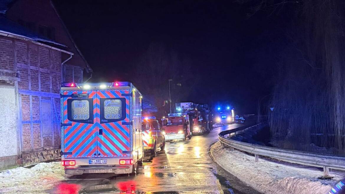 Tragehilfe für den Rettungsdienst mit Schleifkorbtrage
