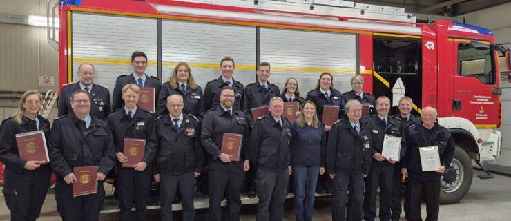 Jahreshauptversammlung der Feuerwehr Stadtoldendorf: Führungswechsel, Ehrungen und eindrucksvolle Bilanz