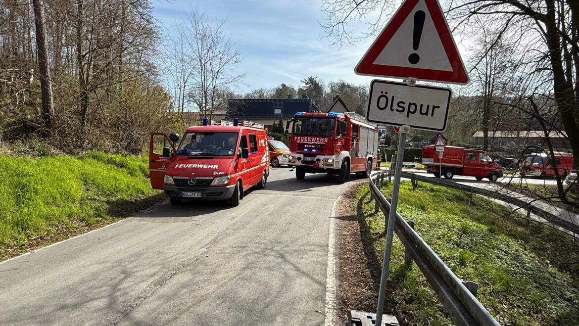 Längere Dieselspur von Schorborn bis nach Deensen. Drei Feuerwehren im Einsatz