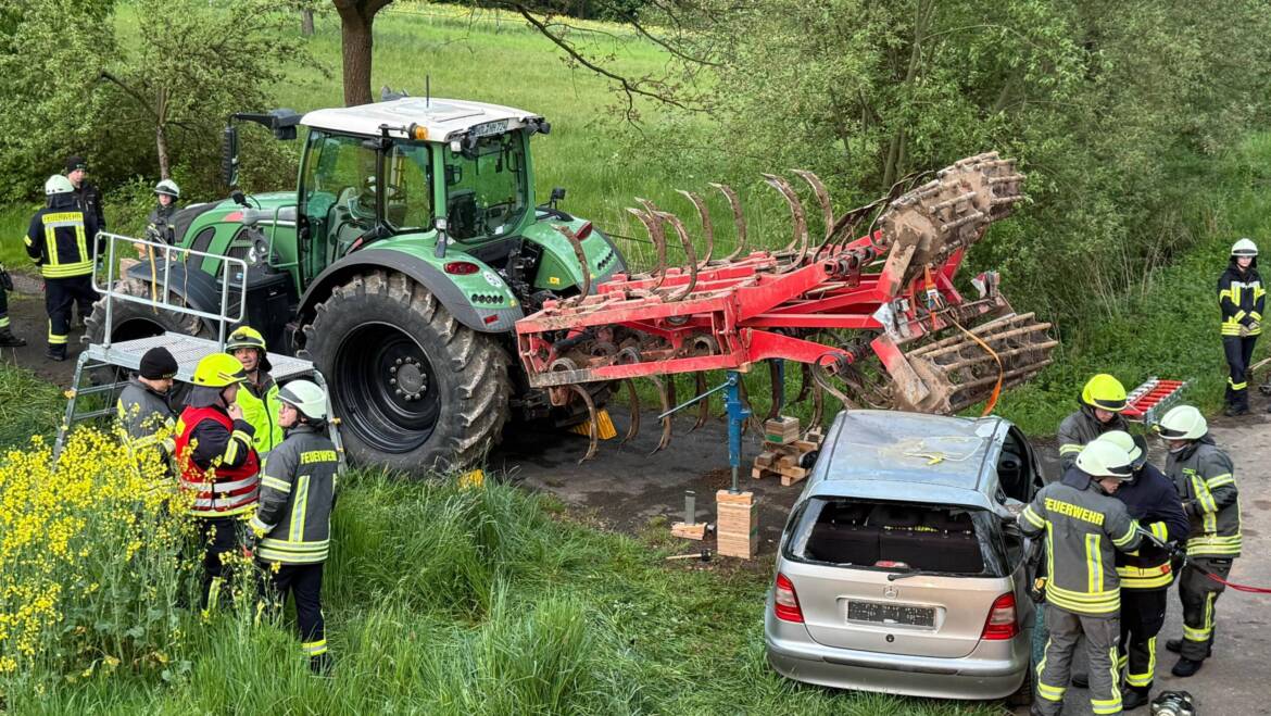 Schwerer Verkehrsunfall in der Lenner Feldmarkt. Erste Zugübung 2026 zeigt gute Zusammenarbeit