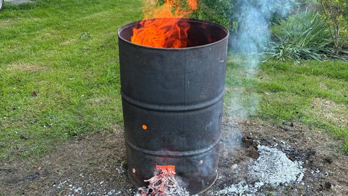 Feuertonne und starke Rauchentwicklung sorgen für Feuerwehreinsatz in Stadtoldendorf