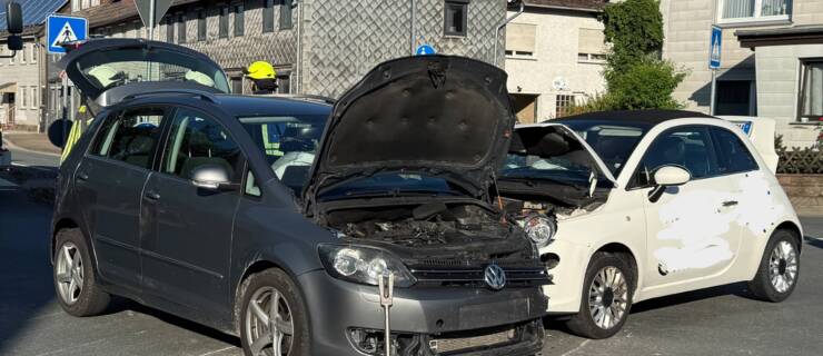 Morgentlicher Verkehrsunfall an Kreuzung in Stadtoldendorf. Einsatz der Rettungskräfte