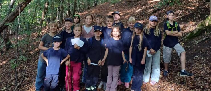 Strolche der Kinderfeuerwehr Stadtoldendorf auf Entdeckungstour im Wald