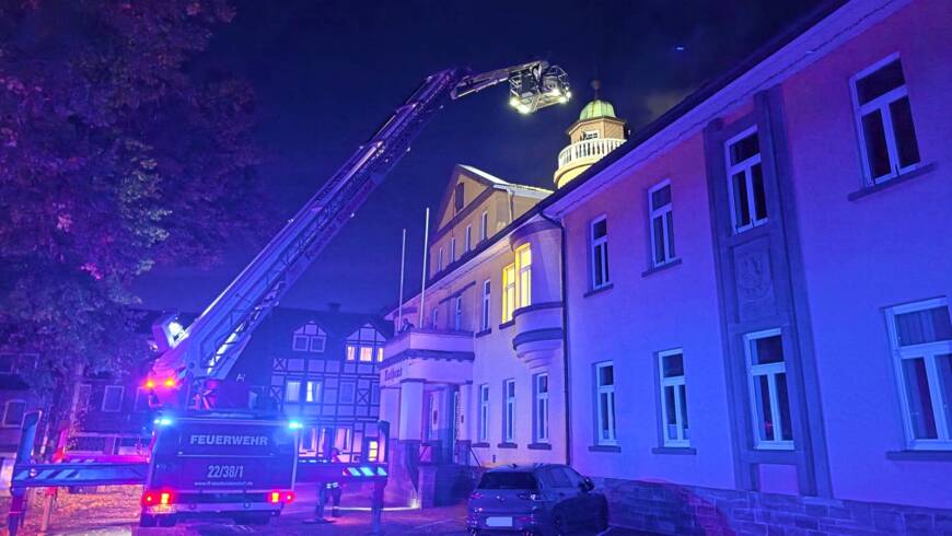 Feuerwehr übt anspruchsvollen Brandeinsatz am Rathaus Stadtoldendorf
